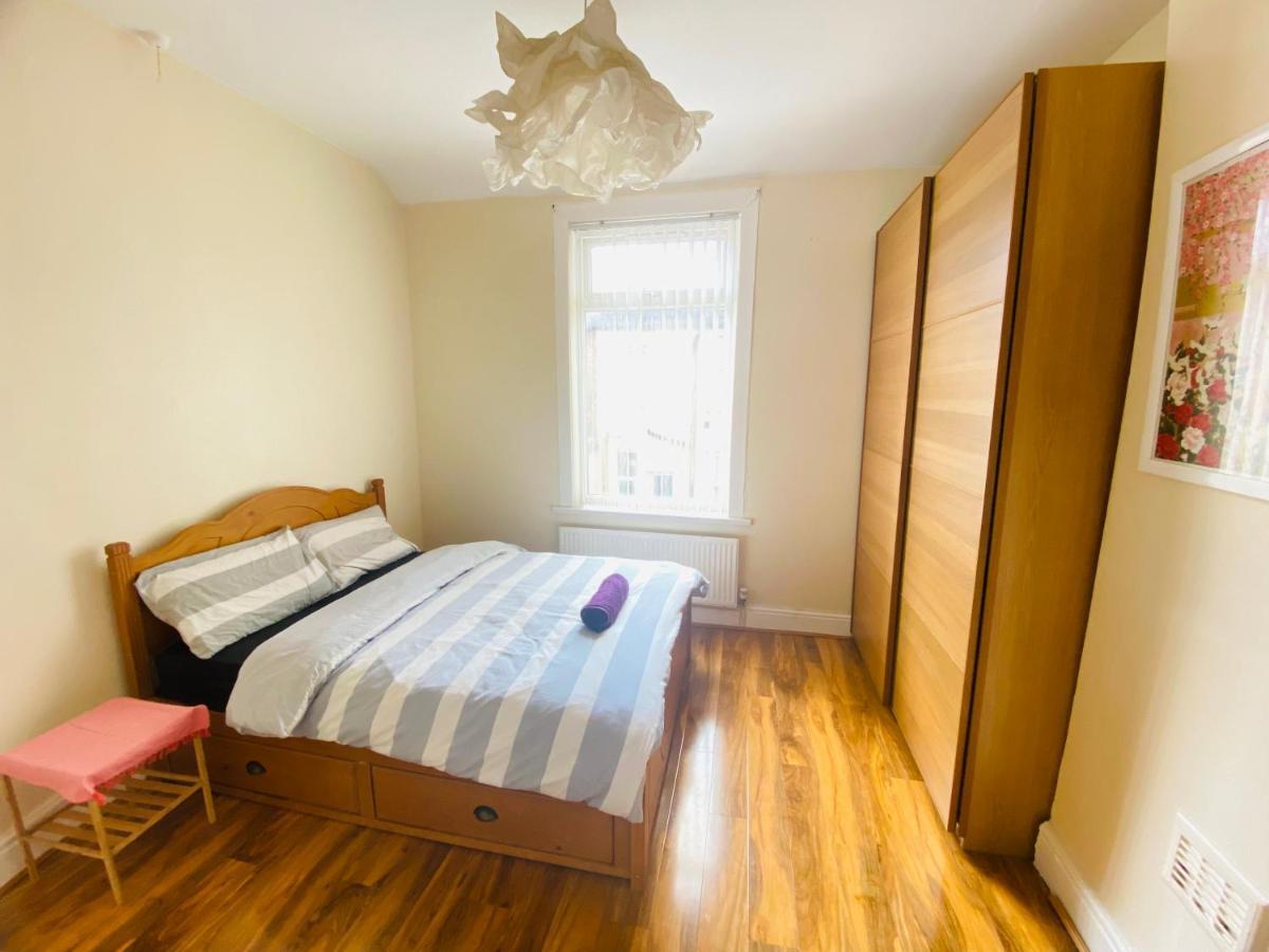 Entire 4 Bedroom House - Ev Point & Free Parking Ливърпул Екстериор снимка